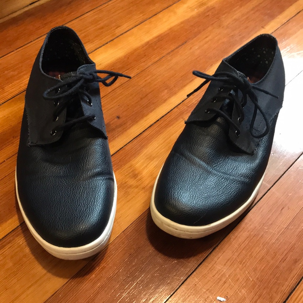 Ben Sherman dress sneaker